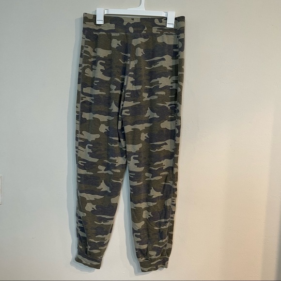 Quacker Factory Regular Anytime Camo Print Jogger Size S - Picture 7 of 7